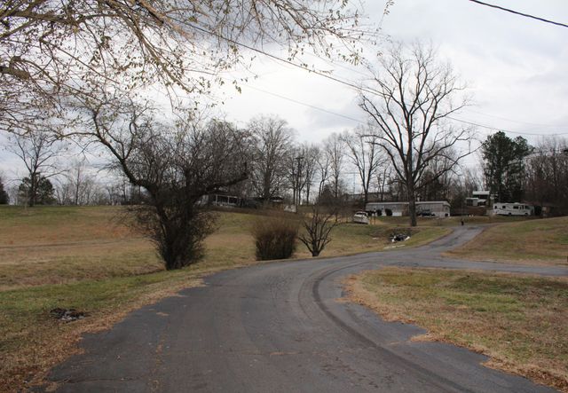 208 Pulley St, Erin, TN 37061