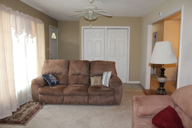 208 Pulley St, Erin, TN 37061