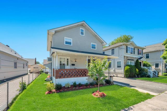 389 Hamilton Avenue, Hewlett, NY 11557