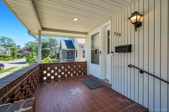 389 Hamilton Avenue, Hewlett, NY 11557