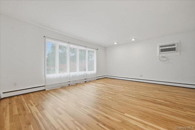 2073 Washington Street, Merrick, NY 11566
