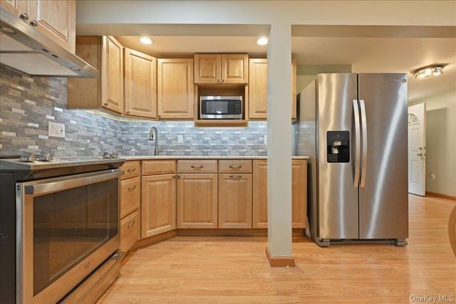 2073 Washington Street, Merrick, NY 11566