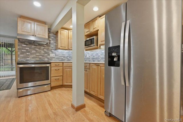 2073 Washington Street, Merrick, NY 11566