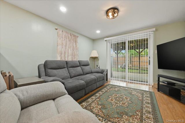 2073 Washington Street, Merrick, NY 11566
