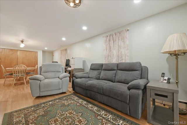 2073 Washington Street, Merrick, NY 11566