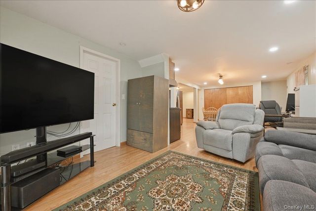 2073 Washington Street, Merrick, NY 11566