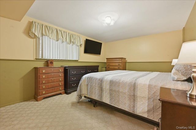 2073 Washington Street, Merrick, NY 11566