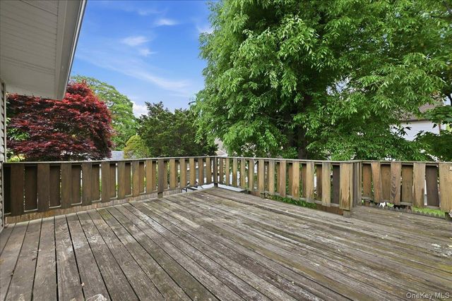 2073 Washington Street, Merrick, NY 11566