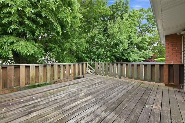 2073 Washington Street, Merrick, NY 11566
