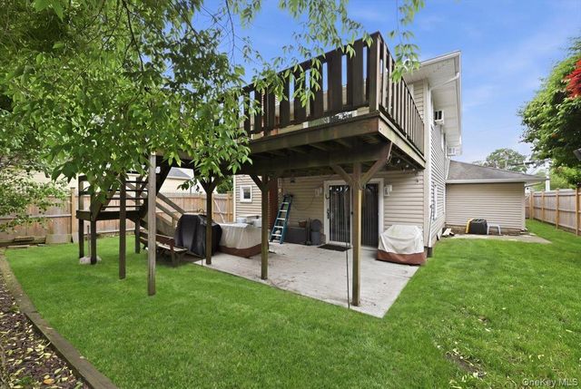2073 Washington Street, Merrick, NY 11566
