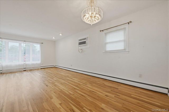 2073 Washington Street, Merrick, NY 11566