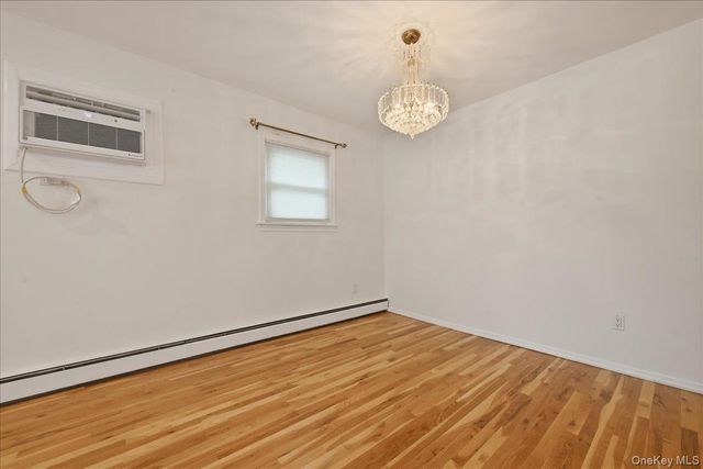 2073 Washington Street, Merrick, NY 11566