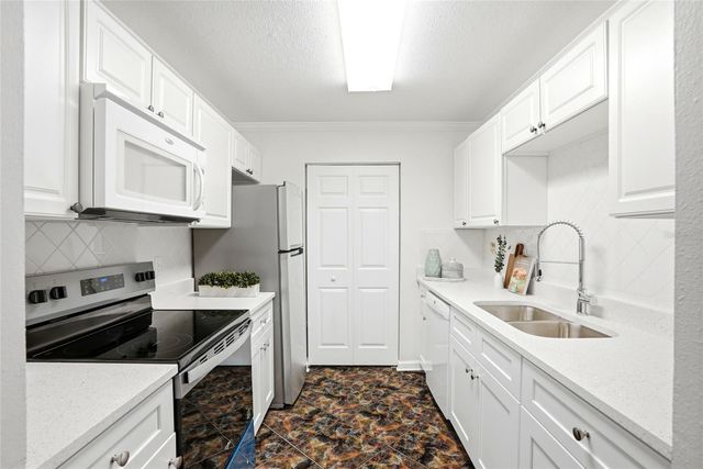 1208 14TH CIRCLE SE, Largo, FL 33771
