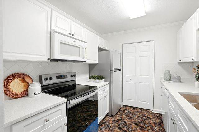 1208 14TH CIRCLE SE, Largo, FL 33771