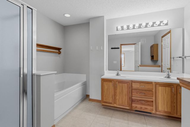 4577 Victor Path 5, Hugo, MN 55038