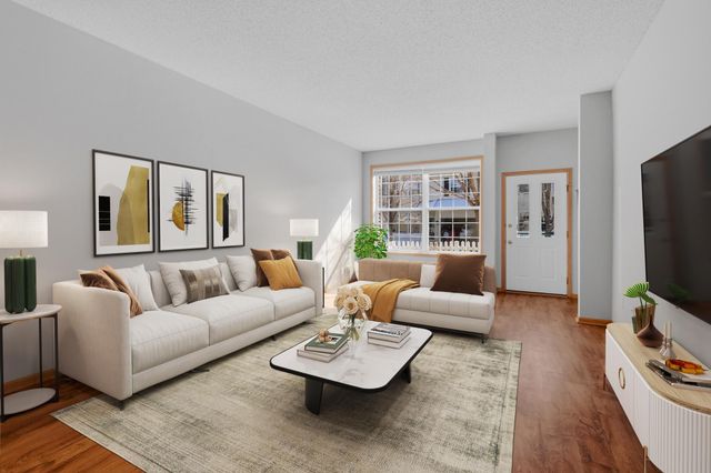 4577 Victor Path 5, Hugo, MN 55038