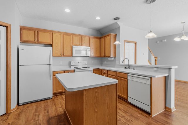 4577 Victor Path 5, Hugo, MN 55038