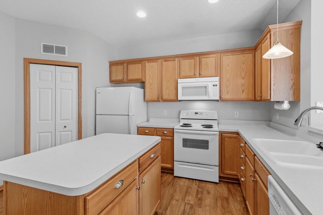 4577 Victor Path 5, Hugo, MN 55038