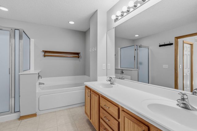 4577 Victor Path 5, Hugo, MN 55038