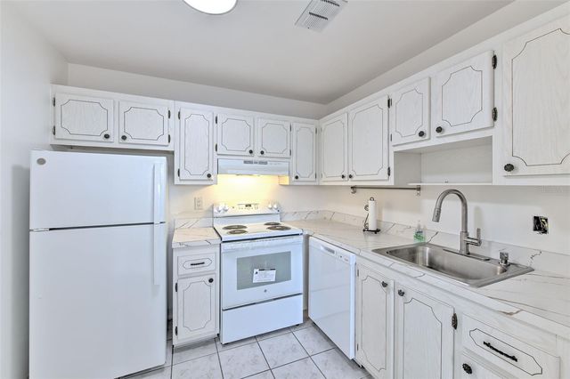 401 DORCHESTER PLACE 49, Sun City Center, FL 33573