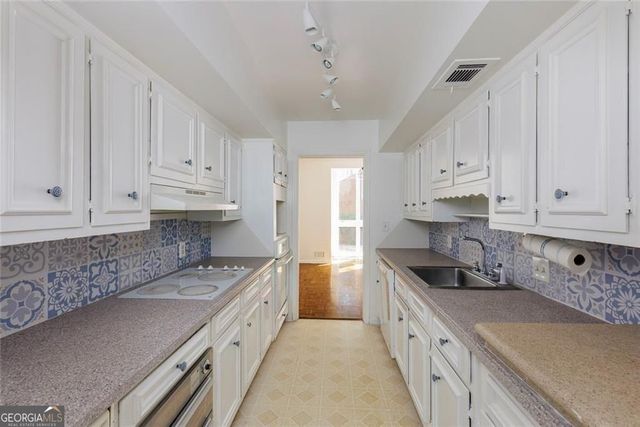 49 Willow Glen, Sandy Springs, GA 30342