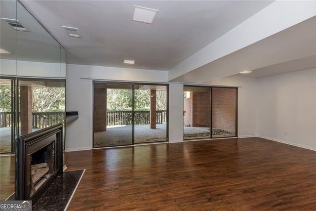 49 Willow Glen, Sandy Springs, GA 30342
