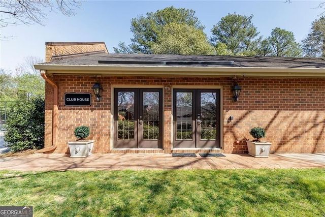 49 Willow Glen, Sandy Springs, GA 30342