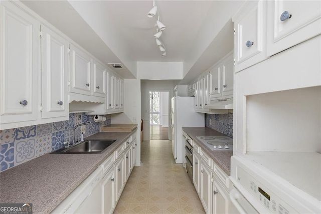 49 Willow Glen, Sandy Springs, GA 30342