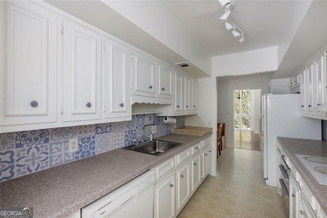 49 Willow Glen, Sandy Springs, GA 30342