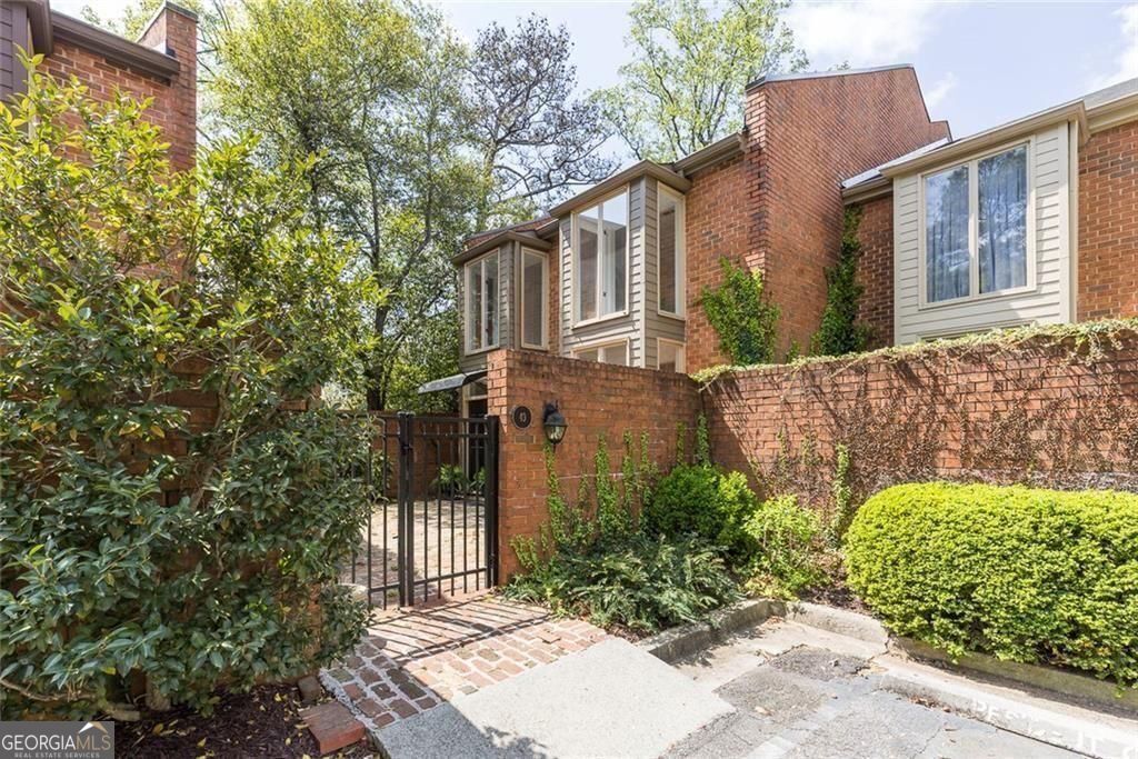 49 Willow Glen, Sandy Springs, GA 30342