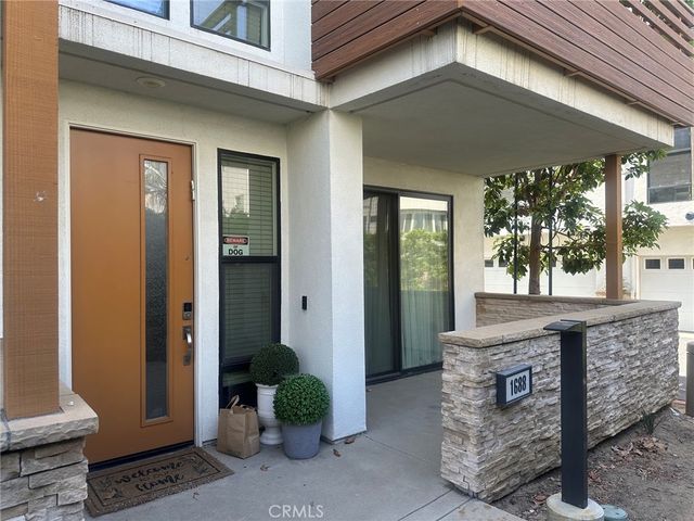 1688 Topanga, Costa Mesa, CA 92627