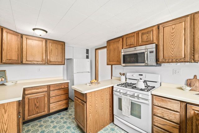 5932 Santa Monica BOULEVARD, Whitefish Bay, WI 53217