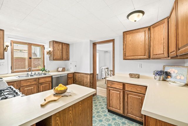 5932 Santa Monica BOULEVARD, Whitefish Bay, WI 53217