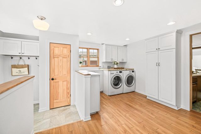5932 Santa Monica BOULEVARD, Whitefish Bay, WI 53217