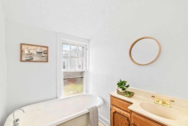 5932 Santa Monica BOULEVARD, Whitefish Bay, WI 53217