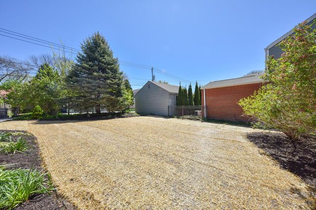 5932 Santa Monica BOULEVARD, Whitefish Bay, WI 53217
