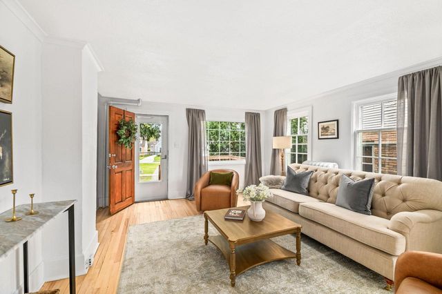 5932 Santa Monica BOULEVARD, Whitefish Bay, WI 53217