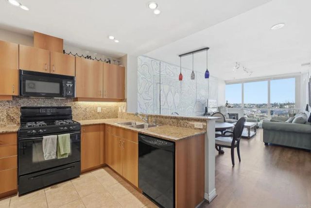 300 W Beech Street 1706, San Diego, CA 92101