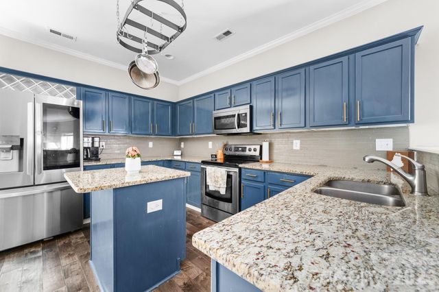 1525 Ladora Drive, Charlotte, NC 28262