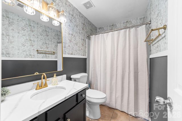 1525 Ladora Drive, Charlotte, NC 28262