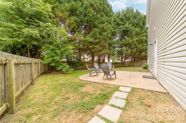 1525 Ladora Drive, Charlotte, NC 28262