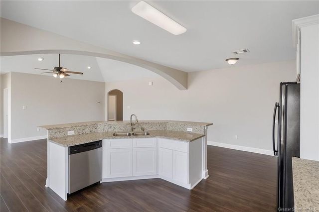 1825 E Prien Lake Road, Lake Charles, LA 70601