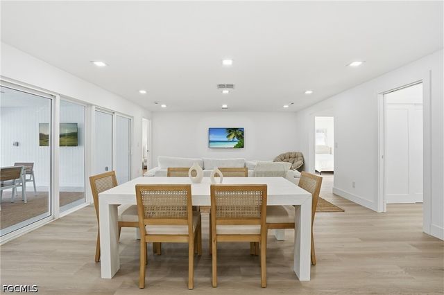 1040 Kings Crown DR, Sanibel, FL 33957