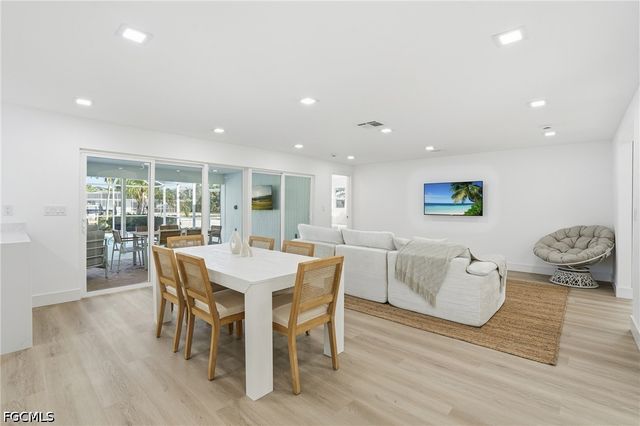 1040 Kings Crown DR, Sanibel, FL 33957