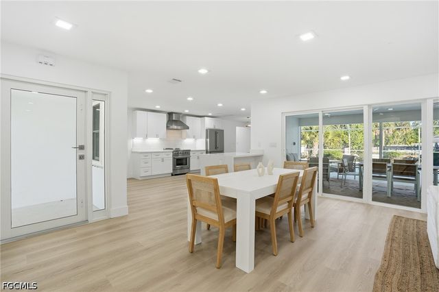 1040 Kings Crown DR, Sanibel, FL 33957