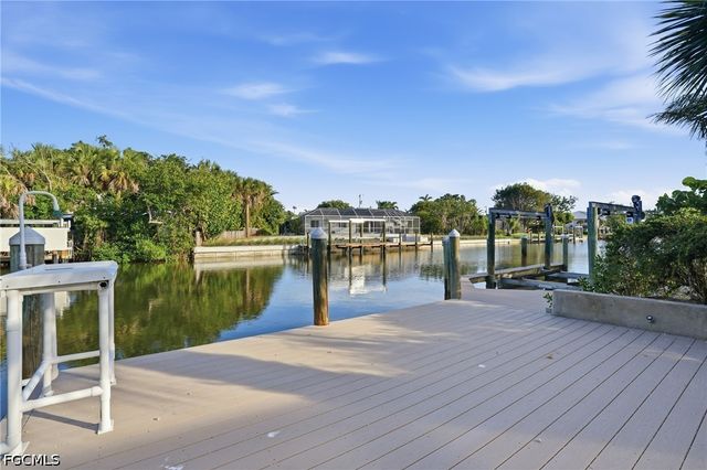 1040 Kings Crown DR, Sanibel, FL 33957