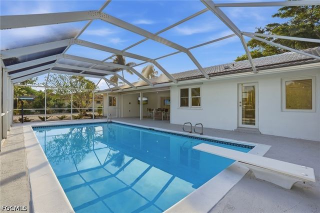 1040 Kings Crown DR, Sanibel, FL 33957