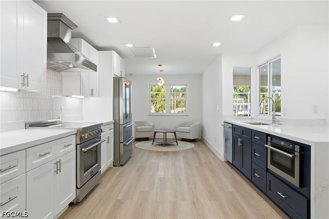 1040 Kings Crown DR, Sanibel, FL 33957