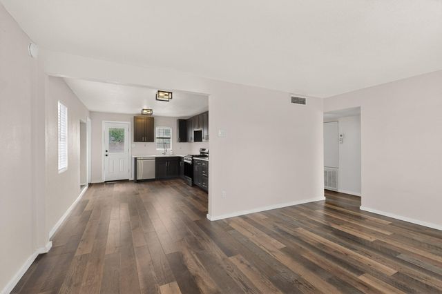 433 Loma Hermosa Drive NW, Albuquerque, NM 87105