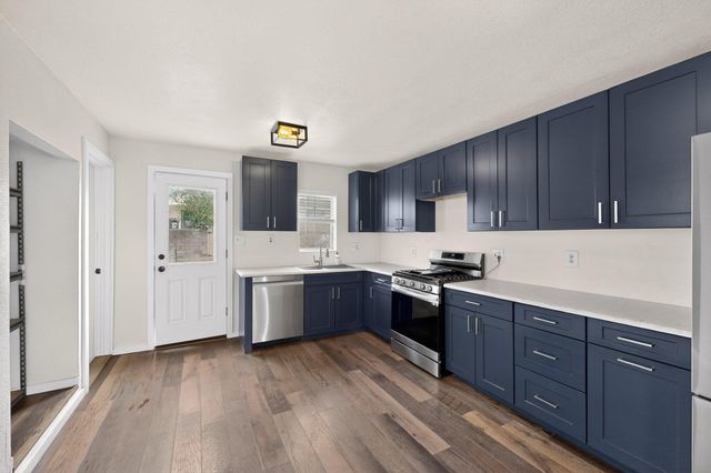 433 Loma Hermosa Drive NW, Albuquerque, NM 87105